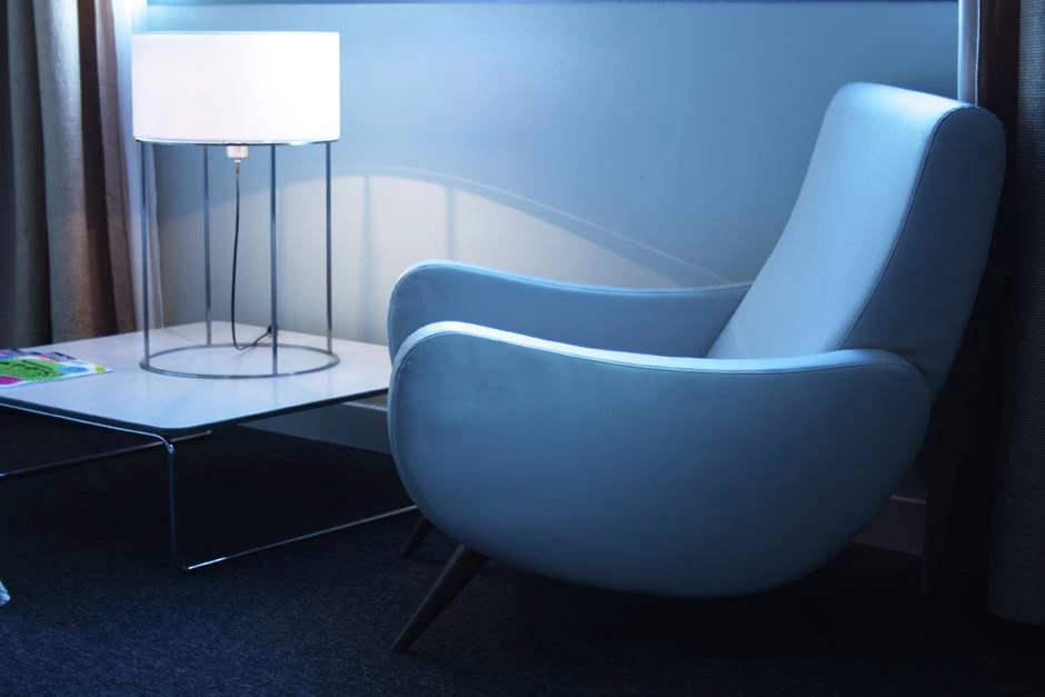 2098's T40 Lampe De Table En Métal Nickel Satiné Et Tissu Blanc 1 2098's T40 Lampe De Table En Métal Nickel Satiné Et Tissu Blanc