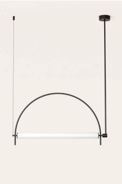 Arc Suspension Noire Avec Diffuseur Tube Et Structure En Arc