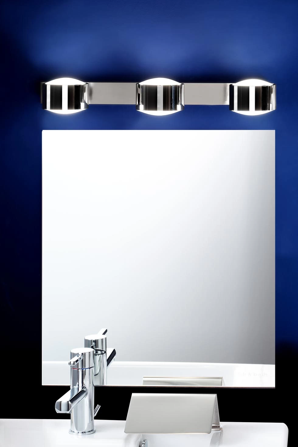 City W3 Applique Triple Verre Incurvé Et Anneaux En Métal 1 City W3 Applique Triple Verre Incurvé Et Anneaux En Métal