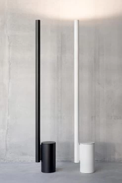 Alto Lampadaire Noir Minimaliste à éclairage Indirect -Lumière D'intérieur design metal geant 22010015 3R