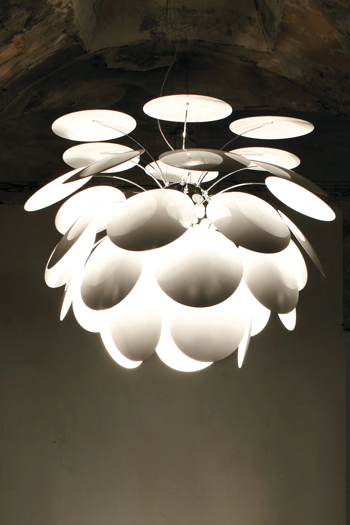 Marset Discoco Suspension Giant 132cm Blanc 1 Marset Discoco Suspension Giant 132cm Blanc