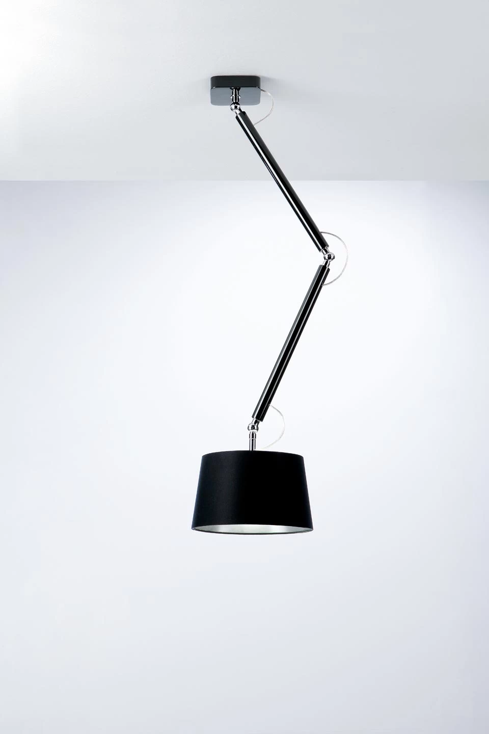 Joint Suspension Articulée Avec Un Abat-jour Noir Intérieur Argent 1 Joint Suspension Articulée Avec Un Abat-jour Noir Intérieur Argent