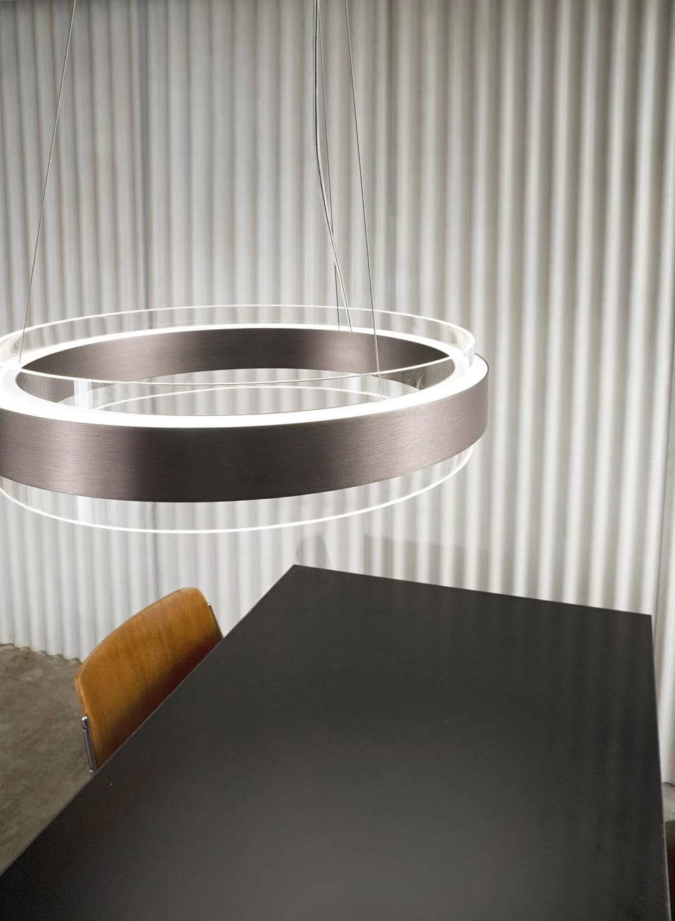 Phoenix Suspension Anneau De Verre Transparent Et Noir 2 Phoenix Suspension Anneau De Verre Transparent Et Noir – Image 2