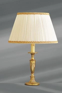Lampe De Style Louis XVI En Bronze Massif Doré Avec Grand Abat-jour Blanc Plissé Et Galonné