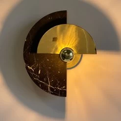 Levante Applique Ronde Réglable En Laiton Poli Et Marbre Noir