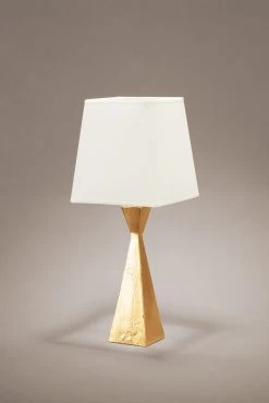 Pablo Petite Lampe De Table Pied Losange Et Finition Dorée