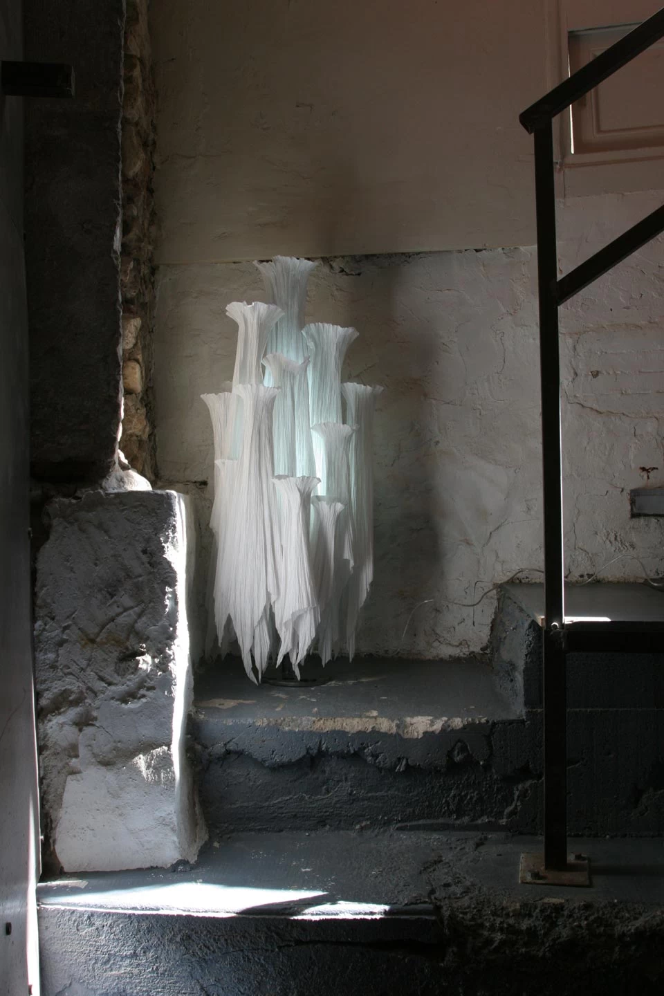 Petit Lampadaire En Papier Blanc Alléluia 2 Petit Lampadaire En Papier Blanc Alléluia – Image 2