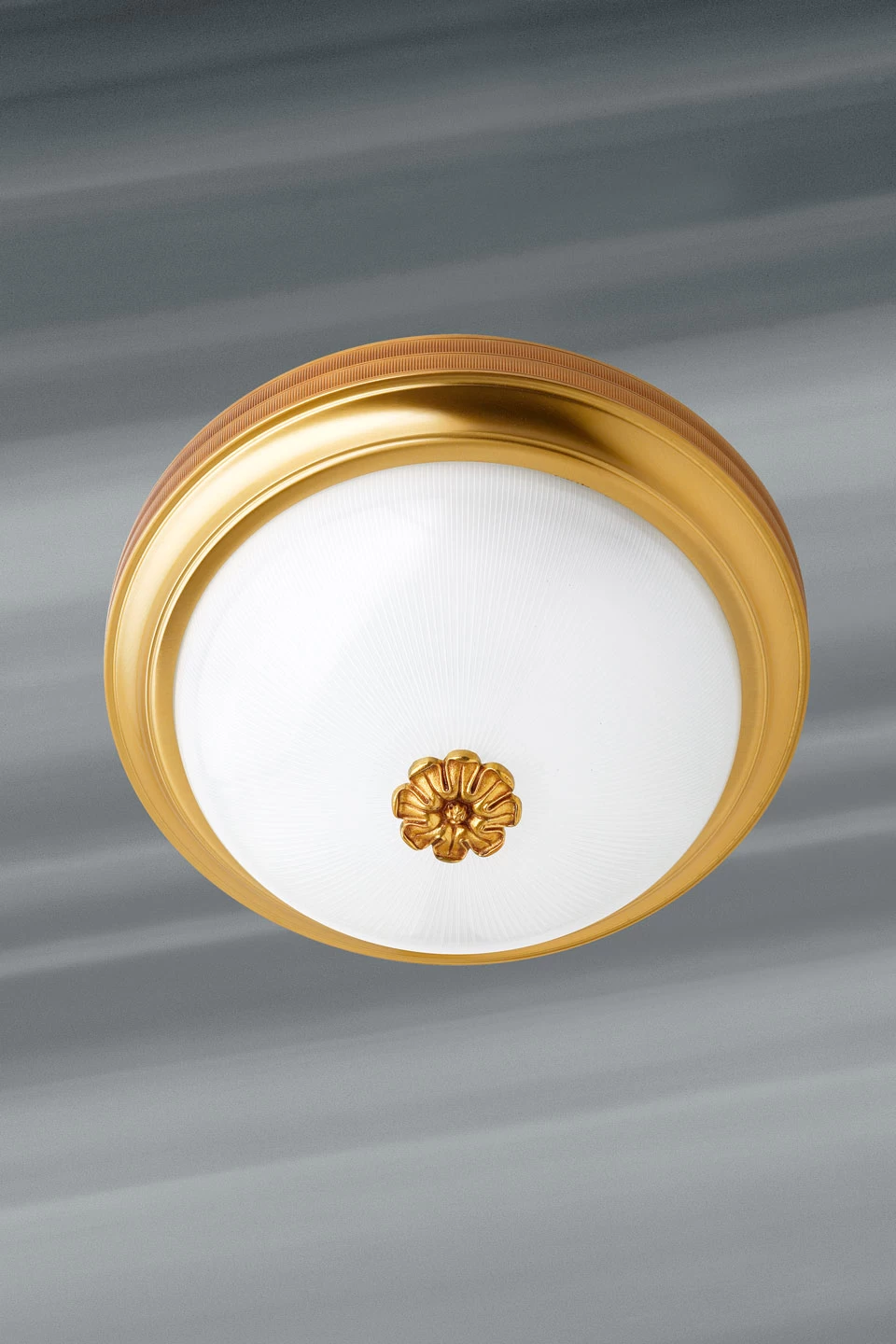 Plafonnier Rond 19ème En Laiton Et Verre Opale 1 Plafonnier Rond 19ème En Laiton Et Verre Opale